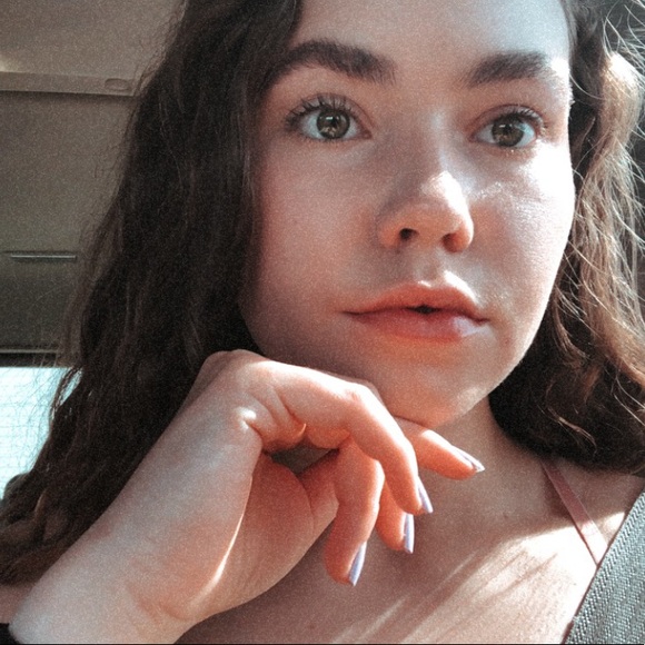 Meet your Posher, Laura - Picture 1 of 1